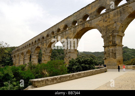 2000 Jahre alte Pont du Gard, erbaut von den Römern, Aquädukt, in der Nähe von Nimes, Languedoc-Roussillon, Frankreich, Europa Stockfoto