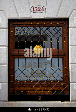 Fenster von Harrys Bar, Venedig Italien Stockfoto