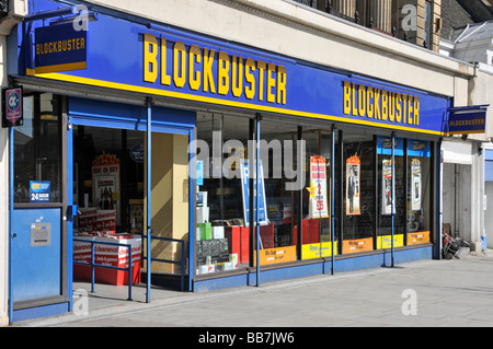 Blockbuster Home Video Rentertainment Verleih Geschäft vor dem Haus des Movie hird Store Mile End London Borough of Tower Hamlets England UK Stockfoto