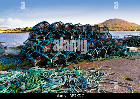 Hummer-Töpfe und Fischernetze am Ring Pier, Co.Cork, Irland Stockfoto