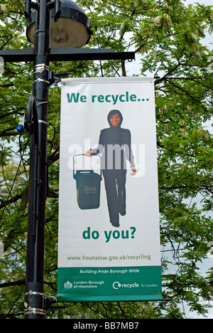 Recycling Bewusstsein Banner von hounslow Rat verteilt, in Hounslow, Middlesex, England Stockfoto