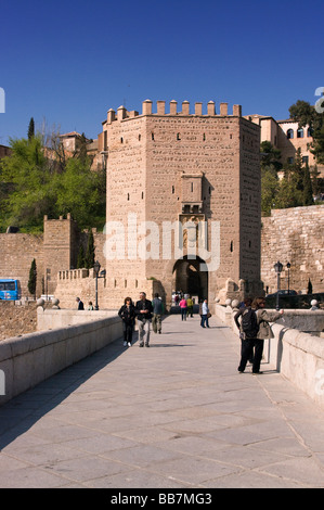 Acceso a la Ciudad de Toledo Por el Puente de Alcántara. Zugang zur Stadt von Toledo auf der Brücke von Alcántara. Stockfoto