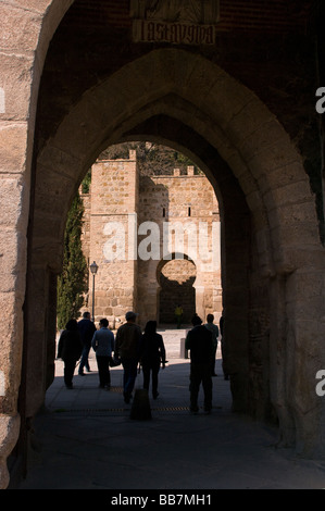Acceso a la Ciudad de Toledo Por el Puente de Alcántara. Zugang zur Stadt von Toledo auf der Brücke von Alcántara. Stockfoto