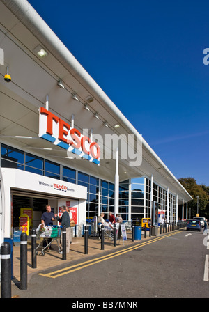 Tesco-Supermarkt in Daventry Northamptonshire Stockfoto