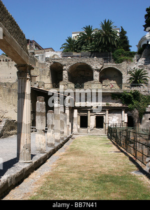 Säulen in Herculaneum (herculaneum). UNESCO-Weltkulturerbe. Die römische Stadt von Glutlawinen aus Vesuv im AD 79 begraben. Stockfoto