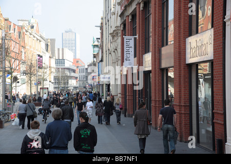 Shopping in der Fußgängerzone High Street, Leicester Stockfoto