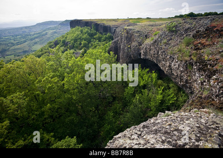 Der Coirons Basalt Hochebene, in der Ardeche (Rhône-Alpes - Frankreich). Plateau Basaltique du Coirons En Ardèche (Rhône-Alpes - Frankreich) Stockfoto