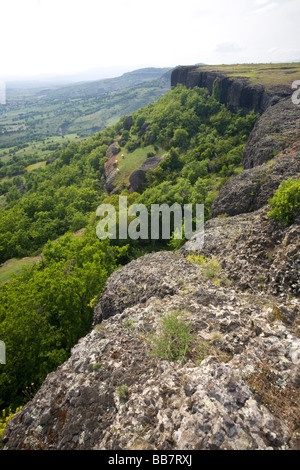 Der Coirons Basalt Hochebene, in der Ardeche (Rhône-Alpes - Frankreich). Plateau Basaltique du Coirons En Ardèche (Rhône-Alpes - Frankreich) Stockfoto