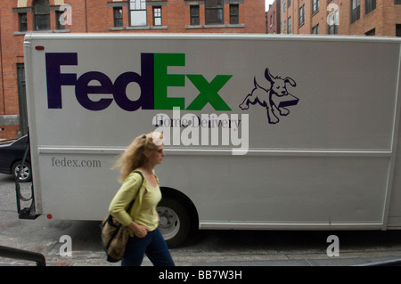 Ein FedEx-LKW-Lieferung frei Haus-LKW ist im Stadtteil Tribeca in New York gesehen. Stockfoto