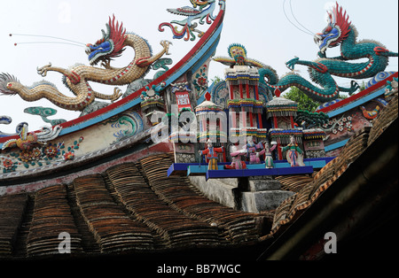 Dach Ridge Ornamente auf einem taoistischen Tempel in Fujian, China. 2009 Stockfoto