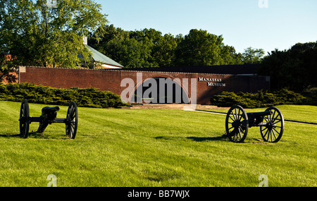 Manassas Museum mit Bürgerkrieg Kanonen. Stockfoto