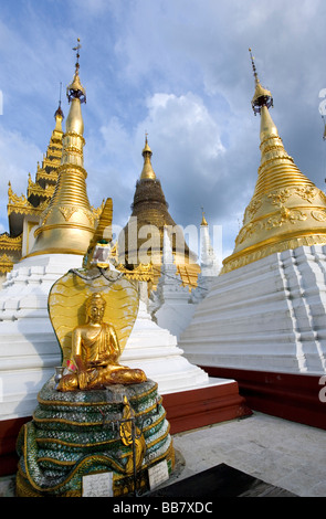 Buddha-Statue. Shwedagon Pagode. Yangon. Myanmar Stockfoto