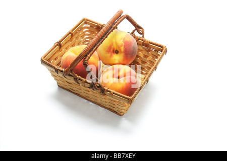 Pfirsiche in Korb Stockfoto