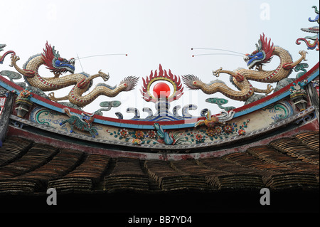 Dach Ridge Ornamente auf einem taoistischen Tempel in Fujian, China. 2009 Stockfoto