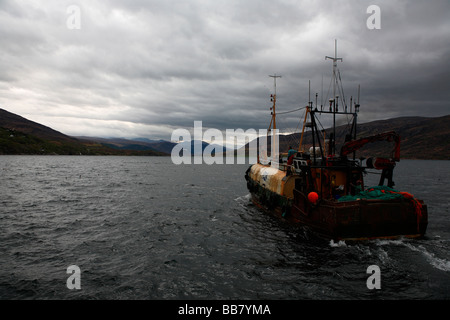 Angelboot/Fischerboot auf Loch Broom Ullapool nördlichen Schottland Großbritannien UK Stockfoto