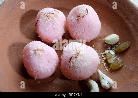 Rasgulla ist ein sehr beliebter Käse basierend, sirupartige süße Speise aus Orissa und Westbengalen Stockfoto