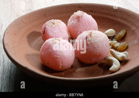 Rasgulla ist ein sehr beliebter Käse basierend, sirupartige süße Speise aus Orissa und Westbengalen Stockfoto