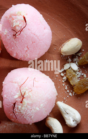 Rasgulla ist ein sehr beliebter Käse basierend, sirupartige süße Speise aus Orissa und Westbengalen Stockfoto