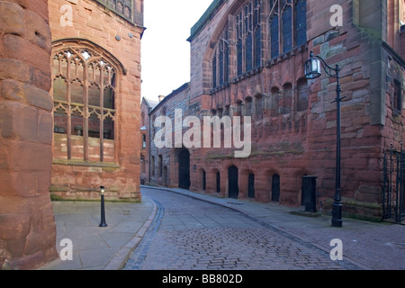 Die Ruinen von Coventry Cathedral und St. Marien Guildhall in 22 Bayley Lane in Coventry, West Midlands, England, Vereinigtes Königreich Stockfoto