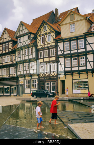 Satteldach Fachwerkhäusern in der Nähe von Rathaus in Hann Münden, Niedersachsen, Deutschland Stockfoto