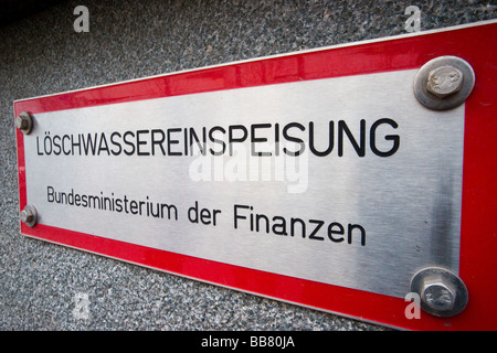 Prävention-Mark von einem Hydranten an das Finanzministerium in Berlin, symbolisches Bild Feuer Stockfoto