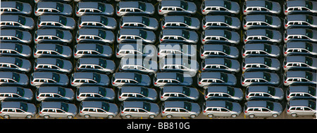 Luftaufnahme, OPEL Werk 1 Laer, Opel Auto Fabrik Werk 1, Parkplatz für Neuwagen ZAFIRA vor Lieferung, Bochum, Ruhr Halbin Stockfoto