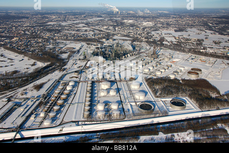 Luftaufnahme, VEBA Oel AG Werk Horst, Tanklager, Gas-tanks, Schnee, Gelsenkirchen-Buer, Gelsenkirchen, Ruhrgebiet, Nordrhein-wir Stockfoto