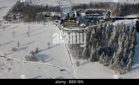 Luftaufnahme, Winterberg, Kahler Asten mit Schnee, Astenturm, Wetterstation, Rothaargebirge, Hochsauerlandkreis, Sauerland, nicht Stockfoto