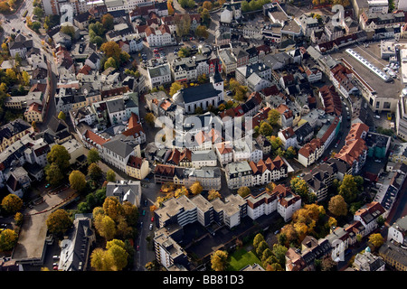 Luftaufnahme, Altstadt, protestantische Erloeserkirche, Erlöserkirche, Luedenscheid, Maerkischer Kreis, Sauerland, North R Stockfoto