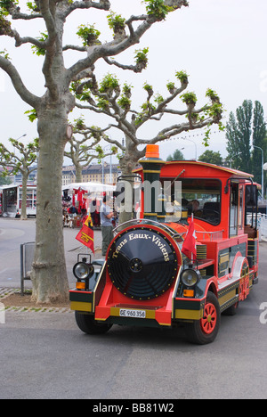 Trans-Eaux Viviens rot motorisierte Touristenzug an einer Haltestelle in Genf Schweiz Stockfoto