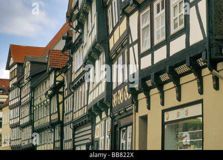 Satteldach Fachwerkhäusern in der Nähe von Rathaus in Hann Münden, Niedersachsen, Deutschland Stockfoto