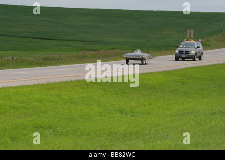 Solar-Autos auf ihre Cross Country-Rennen auf dem Trans Canada Highway in der Nähe von Calgary, Alberta, Kanada 2007 Stockfoto