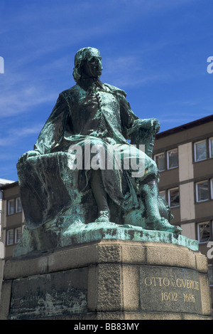 Otto-von-Guericke-Statue in Magdeburg Sachsen-Anhalt Deutschland Stockfoto