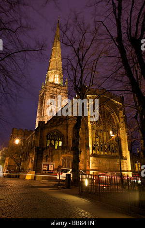 Holy Trinity Church in Coventry bei Nacht, Coventry, West Midlands von England, Vereinigtes Königreich Stockfoto