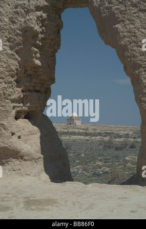 Blick durch Jungfrauen Burg 6. – 7. Jahrhundert bis ins 12. Jahrhundert Mausoleum von Sultan Sanjar, Merv, Mary Turkmenistan. Stockfoto