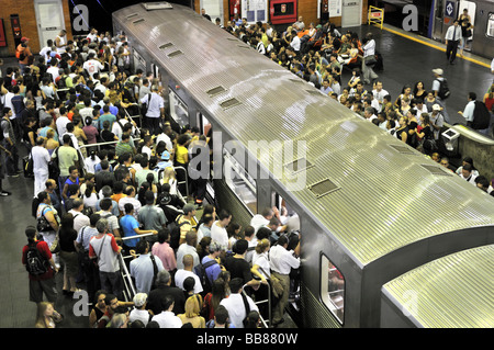 Rush Hour, Pendler in der u-Bahn, Sao Paulo, Brasilien, Südamerika Stockfoto