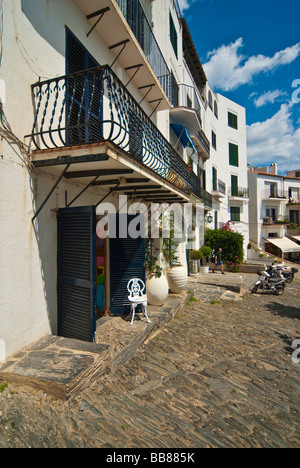 Malerischen Fassaden der Häuser im Fischerdorf Cadaques Cap de Creus Costa Brava Catalonia Spanien Stockfoto