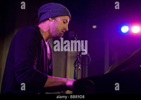 Kanadischer Popmusiker Daniel Powter die live auf Radio Pilatus Showcase im Hotel Schweizerhof, Luzern, Schweiz Stockfoto