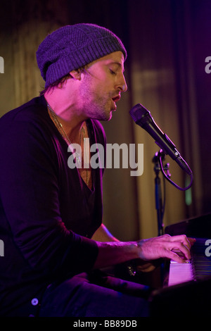 Kanadischer Popmusiker Daniel Powter die live auf Radio Pilatus Showcase im Hotel Schweizerhof, Luzern, Schweiz Stockfoto