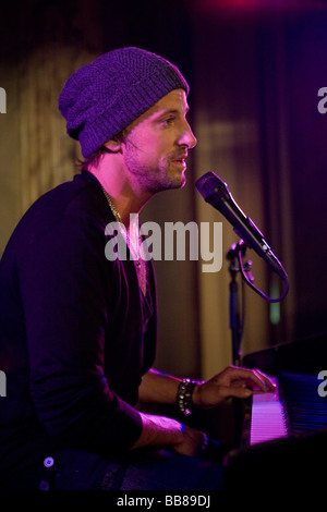 Kanadischer Popmusiker Daniel Powter die live auf Radio Pilatus Showcase im Hotel Schweizerhof, Luzern, Schweiz Stockfoto