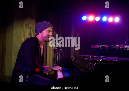 Kanadischer Popmusiker Daniel Powter die live auf Radio Pilatus Showcase im Hotel Schweizerhof, Luzern, Schweiz Stockfoto