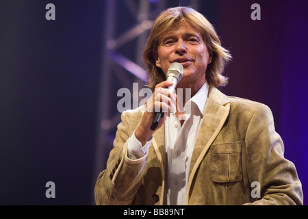 Hansi Hinterseer, österreichischer Pop und Folk-Sänger, Moderator und Schauspieler, lebt in der 9. Schlager Nacht "Konzert in der Allmend Fes Stockfoto