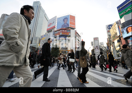 Kreuzung am Bahnhof Shibuya in Tokio, Japan, Asien Stockfoto