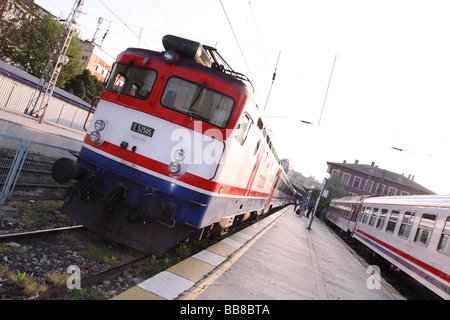 Istanbul Türkei TCDD türkische Staatsbahn Zug Lok am Bahnhof Sirkeci Stockfoto