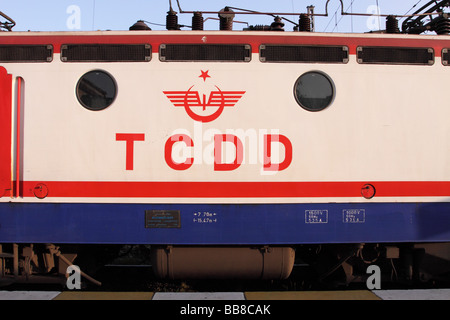 Istanbul Türkei TCDD türkische Staatsbahn Zug Lok am Bahnhof Sirkeci Stockfoto