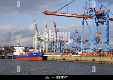 Frachtschiff in den Containerterminal Burchardkai im Hamburger Hafen, Hamburg, Deutschland Stockfoto