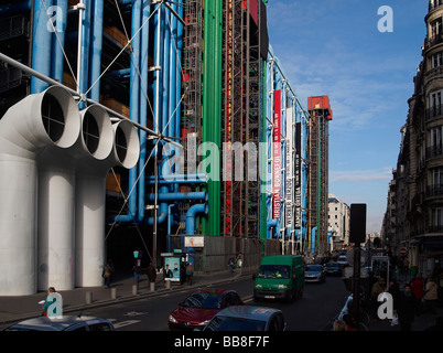 Rue Beaubourg mit der Front des Kulturzentrums Centre Pompidou, Paris, Frankreich, Europa Stockfoto