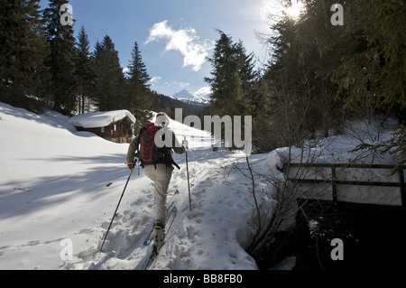 Frau auf einer Skitour in der Nähe von Valdurna, Durnholz, Sarntal, Südtirol, Italien, Europa Stockfoto