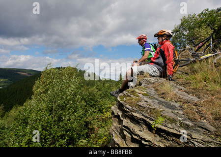 Mountainbike-Fahrer auf Orenberg Mountain, Willingen, Hessen, Deutschland, Europa Stockfoto