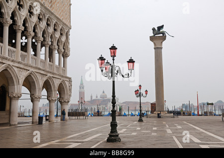 Frühmorgens am St.-Markus Platz, Venedig, Italien, Europa Stockfoto